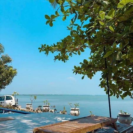 Lagoon Bay Resort Negombo Exterior photo